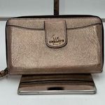 Coach  Women's Metallic Universal Wallet with Phone Pocket in Rose Gold Pebble Le Photo 0