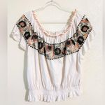 Free People sienna Off-Shoulder embroidery White Top
Size: M Photo 2