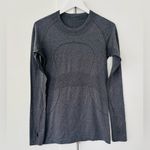 Lululemon  Swiftly Tech Long Sleeve Crew
Heathered Black size 10 Photo 3