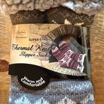 Fashion By Mirabeau NWT Thermal Knit Slipper Socks Snowflakes Grey Photo 5