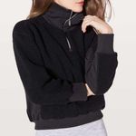 Lululemon Stand Out Sherpa 1/2 Zip
Black Photo 0