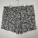 Torrid NWT Black White Ikat Print Silky Challis Short Elastic Waist Size 4x Photo 4