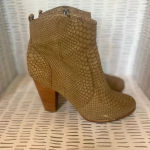Joie ‎ Snakeskin boots size 7.5 Photo 3