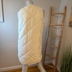 Top It Off Quilted Long Button Up Stadium Style Sleeveless Vest M/L Ivory NWT Size M Photo 2