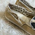 Crocs Mickey Mouse Disney Tan Canvas Slip On Loafer Flats Women’s 9 W Photo 4