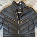 Michael Kors  thin puffer jacket great condition practically new Photo 1