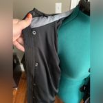 Under Armour  size XL lightweight hooded jacket Photo 4