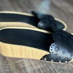 Just Fab Women’s Wavy Eyelet Platform Sandals in Caviar Black Sz 5 1/2 Photo 3