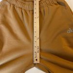 Alo Yoga  Accolade Straight Leg Sweatpants Gold Toffee Size Medium Photo 9