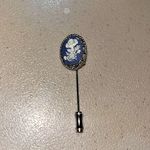None Vintage Blue and White Floral Cameo Brooch Pin Photo 0