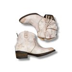 Very Volatile Women's White Distressed Leather Ankle Boots Tassel Fringe Zip 7.5 Photo 1