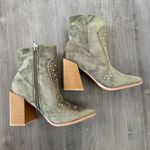 Yoki western Hotstone Suede Bootie olive green suede size 6.5 NWT Photo 4