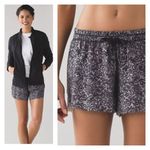 Lululemon  Hit It Short (3 1/2") in Mini Cinder Lace White Black / Black - Size 4 Photo 1