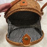 Round Woven Rattan Crossbody Bag Snap Closure Cloth Lined Handbag. Photo 10