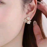 Gradient Triple Flower With Pearls Earrings Gold Photo 8