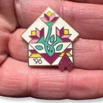 Vintage AQS American Quilt Society Quilt Shows 1996 Lapel Hat Tie Pin Souvenir Gold Photo 3