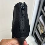 Jennifer Lopez Black Heeled Shoes with Classic Silhouette Photo 4