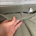 Patagonia Women's 5" Green Baggies Shorts Medium Photo 2