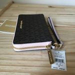 Michael Kors Wallet Photo 2