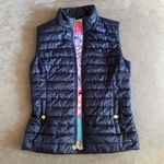 Lilly Pulitzer Elyn navy Puffer Vest with special delivery print size XS Photo 2
