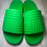 Bottega Veneta green rubber embossed slides pool casual designer size 37 Photo 5