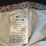 Strut this  Women’s Pink & White Camouflage Leggings Photo 4