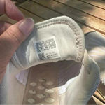 Adidas NMD R2 Women’s Shoes Running Shoes Sneakers Beige Peach Size 5 Photo 3