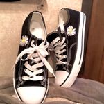 Daisy NWOT Black & White ZY Canvas Shoes. Flower Embroidery, Size: US 11 / EU 42 Photo 0