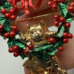 AJC Kitty Cat & Christmas Holly Berry Wreath Enamel Brooch Pin Gold Tone Signed Photo 5