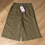 NWT medium Super cropped ladies long short pants, Wide leg Photo 0