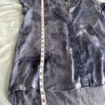 Vera Wang Women's Simply  Shirred Neck Blouse. Blue Tie Dye. Button. Soft. Sz: S Photo 3