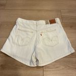Levi's NWT Levi’s Women’s High Waisted Mom Shorts White Denim Size 33 Photo 4