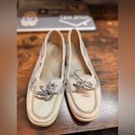 Sperry  Silver Leather Topsiders size 8 Photo 6