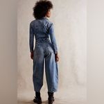 We The Free Like New FREE PEOPLE CRVY Roulette Barrel Leg Denim Jumpsuit Sz M 8 Photo 2