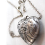 Source Unknown Enchanting Engraved Floral Design Heart Silver Tone Pendant 16" Casual Necklace Photo 3