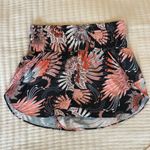 TCEC  floral activewear shorts size large Photo 3