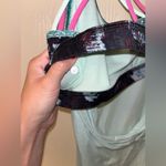 Lululemon  workout top size 6 w built in bra Photo 2