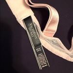 Victoria's Secret Nuevo con su etiqueta  Cream Lace Bra with Logo Straps Photo 3