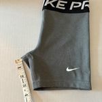 Nike Pro Dry-Fit Grey Women's Short - Size M. Photo 6