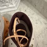 on cloud On Running Cloud Women’s Shoes 7.5 light gray & peach. Good condition small worn spot on heels Photo 4