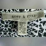 Grey & Gray | Black & White Geometric Allover Pattern Sleeveless Top | Medium Photo 2