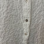 Elegant White Button Photo 2