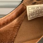 UGG  Tan Leather Interior Photo 6