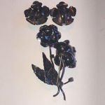Austria Vintage Black Metal Gray 3D Flower Brooch Clip On Earrings Set Photo 4
