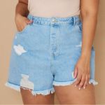 Pretty Little Thing Woman’s PLUS LIGHT BLUE WASH HIGH WAISTED FRAYED DISTRESSED HEM SHORTS Size 24 Photo 2