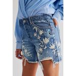 Free People NEW 24 00 Women "You're My Butterfly" Embroidered Blue Jean Shorts Photo 2