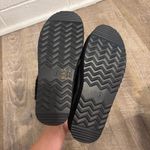 Dream Paris NWOT Dream pairs black fuzzy slippers Photo 2