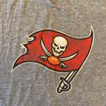 Fanatics ‎ Tampa Bay Buccaneers slight v neck tee game day graphic size S Photo 2
