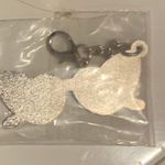 Ipsy Sunglasses keychain said  Photo 1