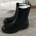 Good American NIB  chunky Chelsea boot Photo 0